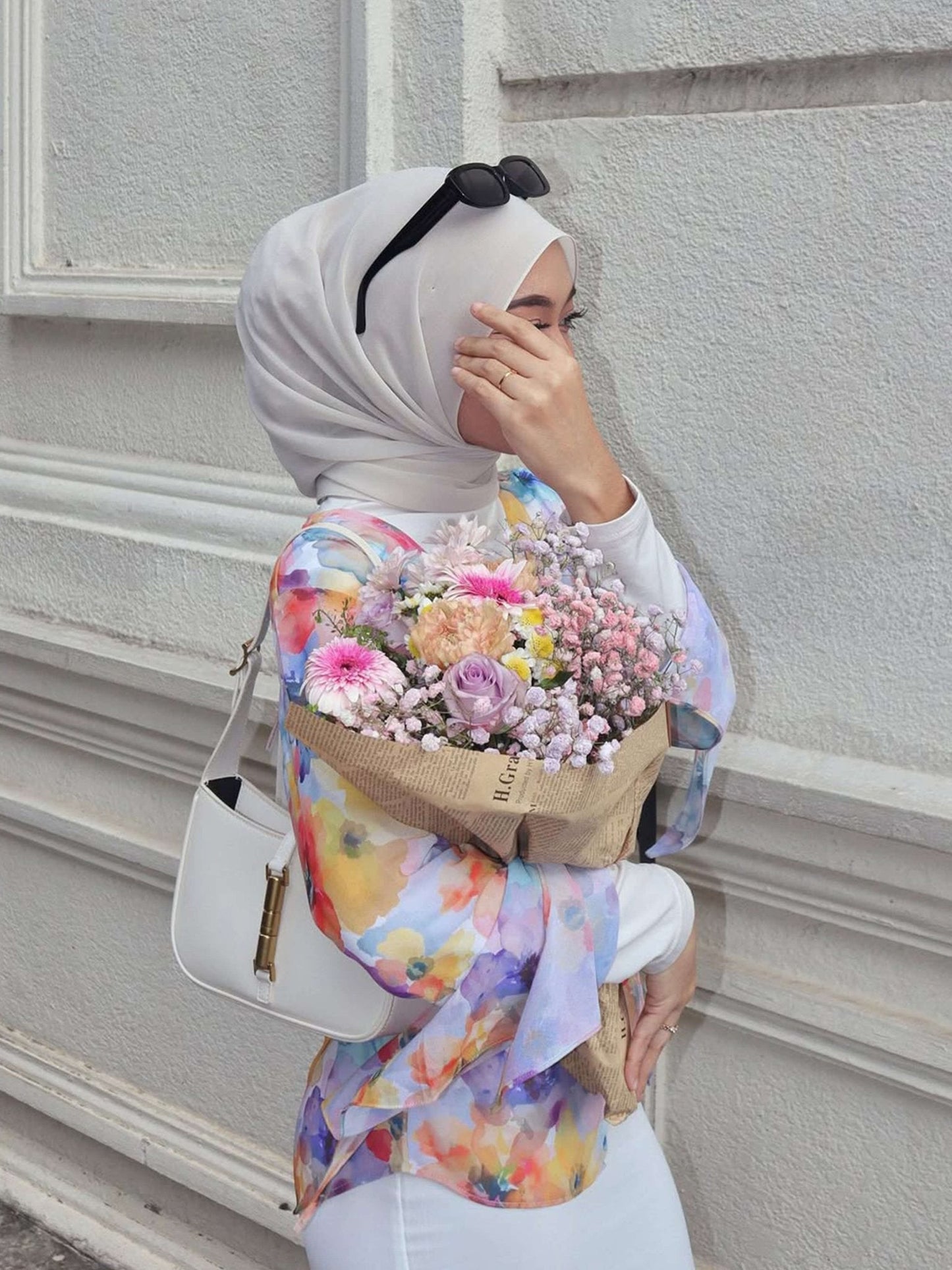 Rose clutch with strap