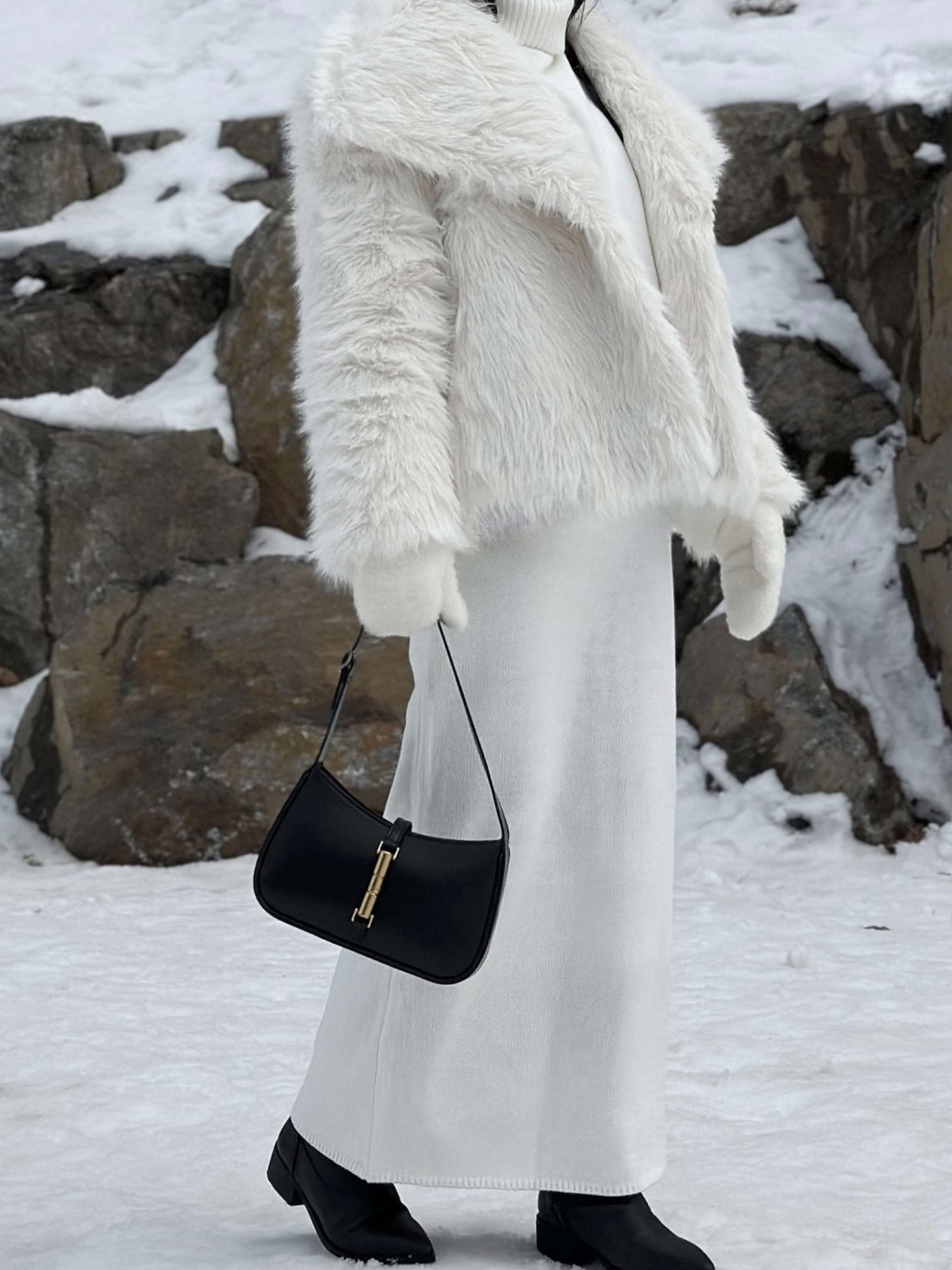 Rose clutch with strap